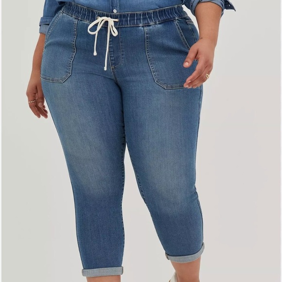 Torrid Crop Pull-On Mid-Rise Super Soft Boyfriend Jeans Size 3X - Picture 1 of 10
